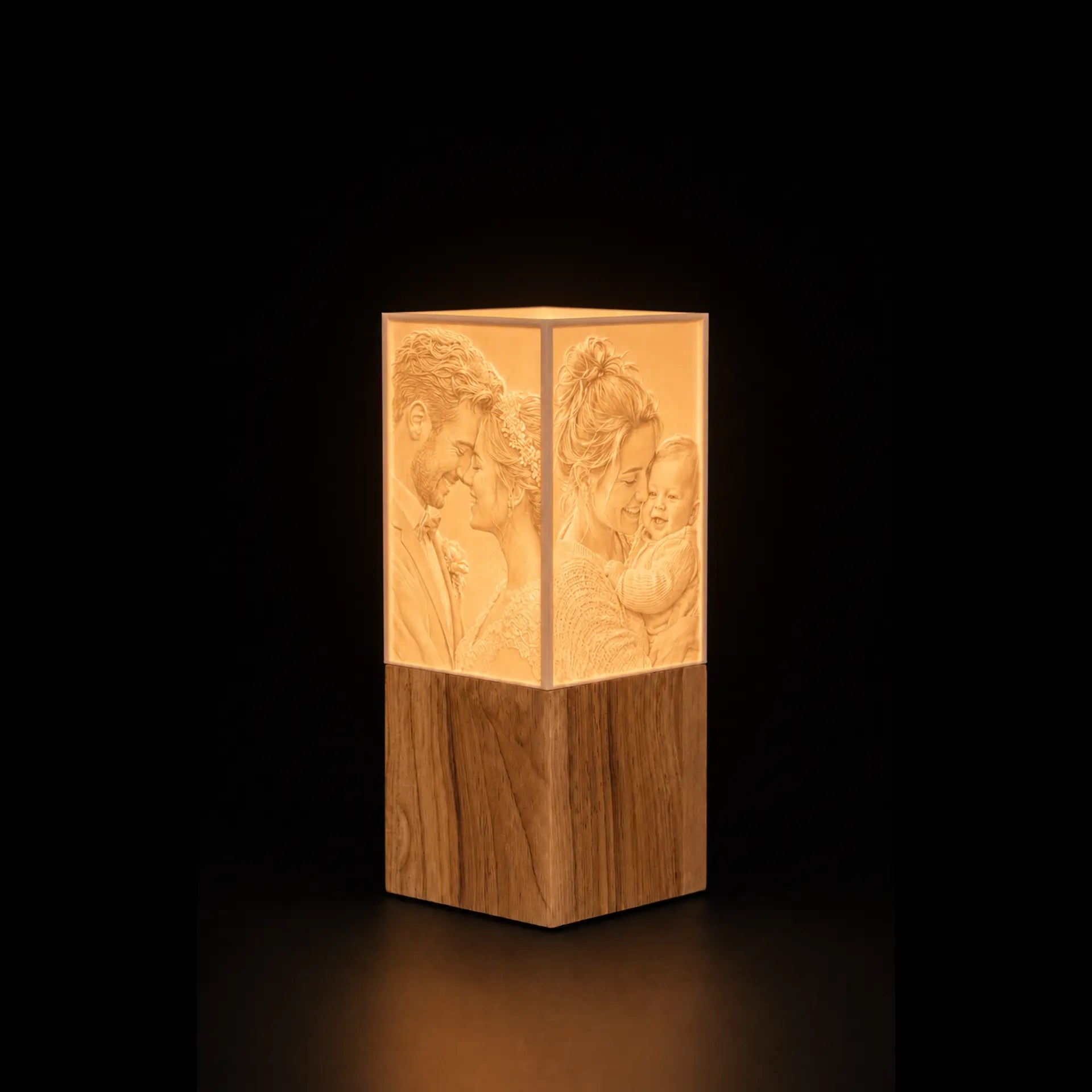 ArtLight Fotolampe eingeschaltet – zwei persönliche Fotos leuchten warm